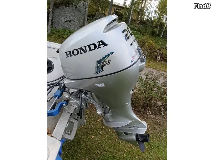 Säljes Honda 20hk fyrtakt 2011