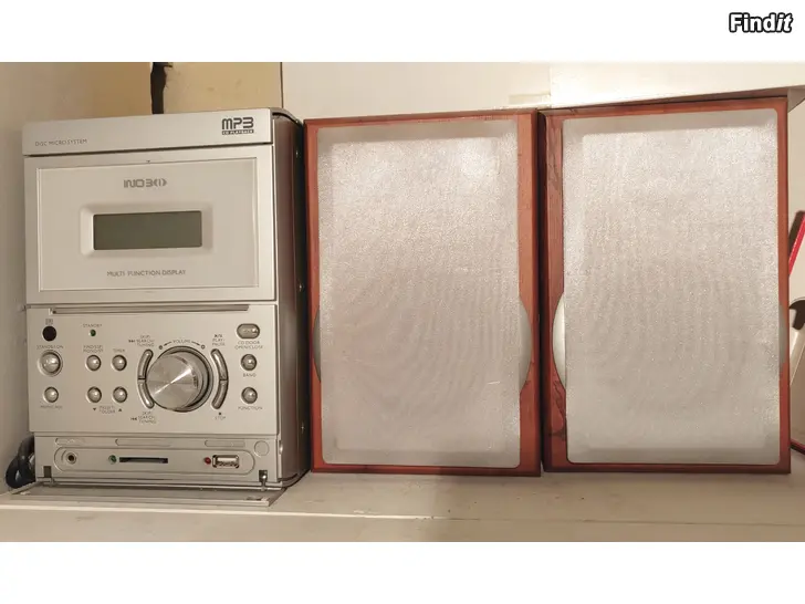 Säljes MP3/CD-spelare med 2 högtalare