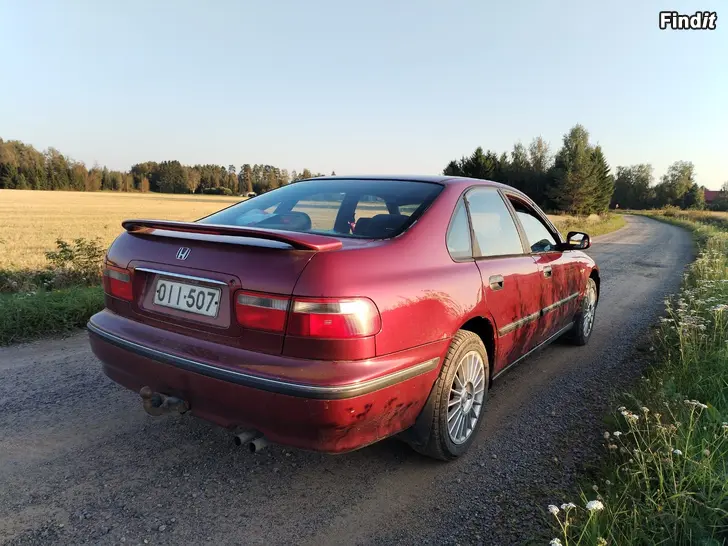 Myydään Honda Accord takaspoileri
