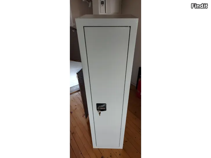 Myydään Asekaappi