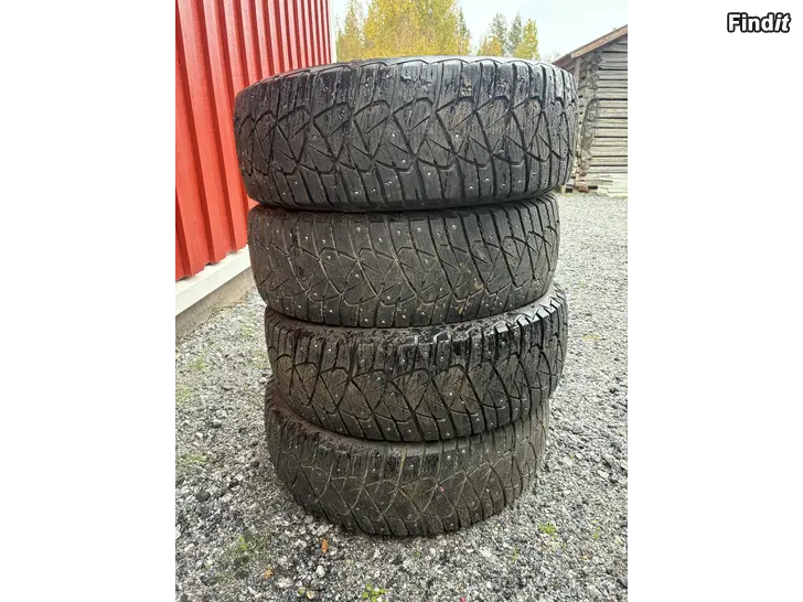 Myydään Talvirenkaat 215/65-16