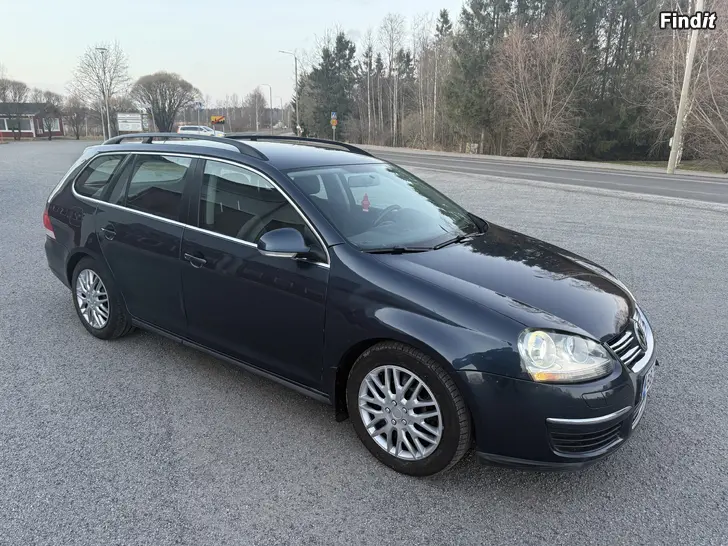 Säljes VW Golf bensin automat