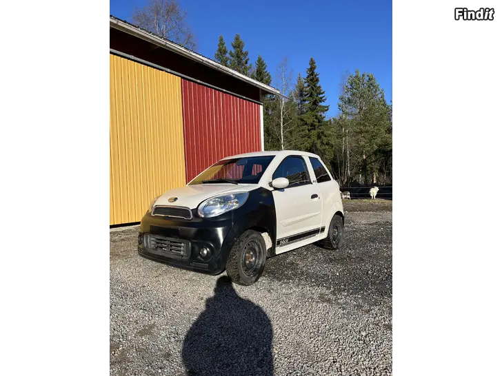 Myydään Microcar m8 2012
