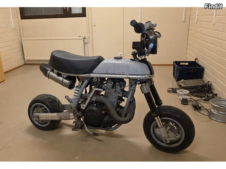 Myydään Suzuki pv ktm 525