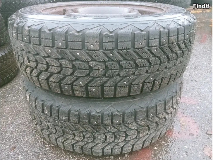 Säljes Nastarenkaat 185/65R15 Nissan 4-114,3 vanteilla