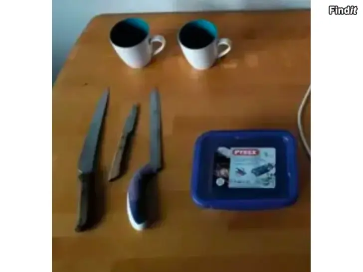Säljes Pyrex säilytysrasia mukit