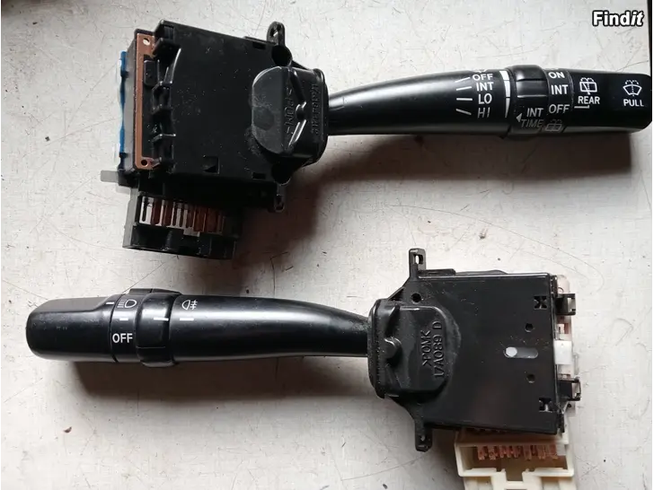 Myydään Toyota Avensis 2001 monitoimikatkaisjat 17A689D tai 17A164LH2