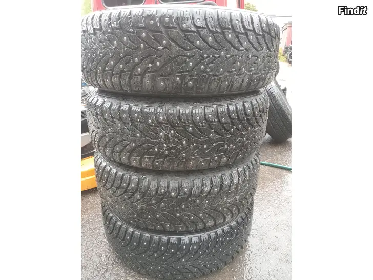 Myydään Nastarenkaat Nokian 185/65R15 92T vanteet 5-114,3 Nissan