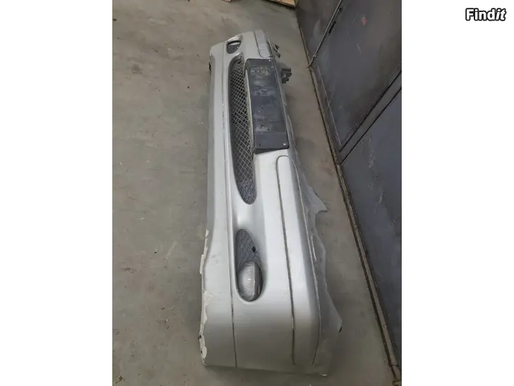 Säljes Kofångare mercedes w203/s203 år 2001