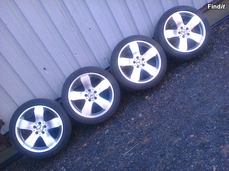 Myydään MB 18 Vanteet 8 leveät  + pultit + renkaat