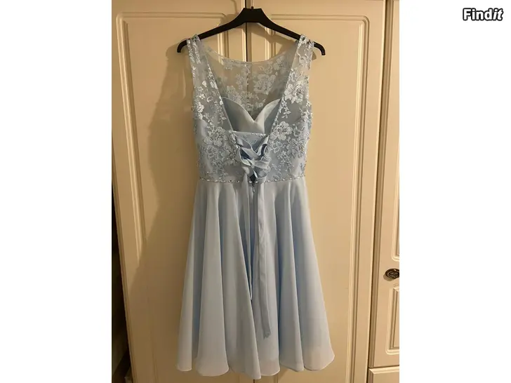 Myydään Juhlamekko