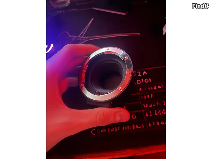 Myydään Meike MK-C-AF4 adapter