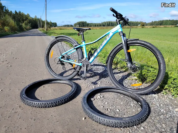 Säljes Trek Marlin 5, S ram, vinterdäck