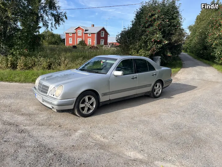Myydään MB W210 E230 2.3i autom. -97