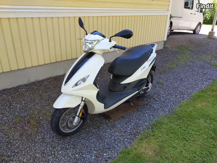 Myydään Piaggio Fly50 4t