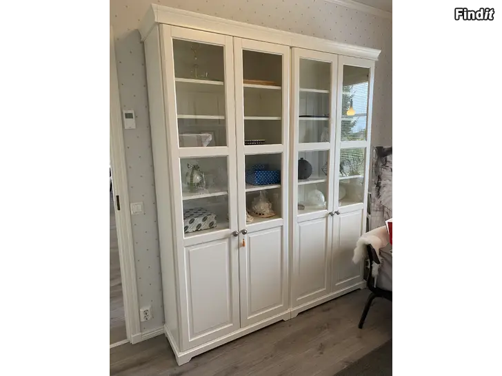 Säljes Vitrinskåp Liatorp Ikea
