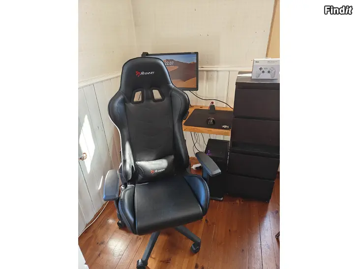 Myydään Speldator kit och HTC Vive - Pelitietokonesetti ja HTC Vive