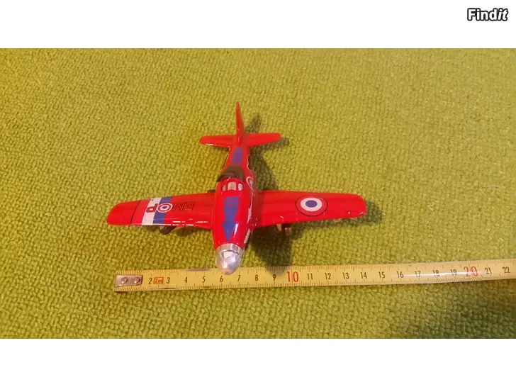 Myydään WWII Fighter Air Chief K502 lelulentokone punainen -hinta 5e