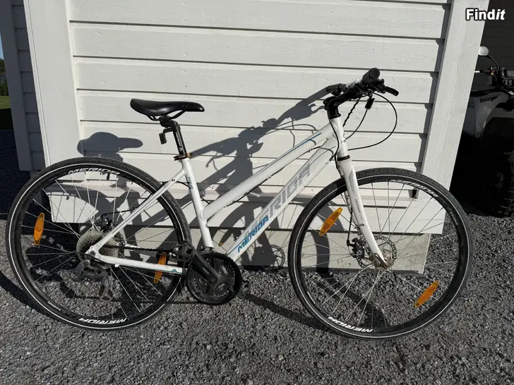 Säljes Merida hybridcykel 28