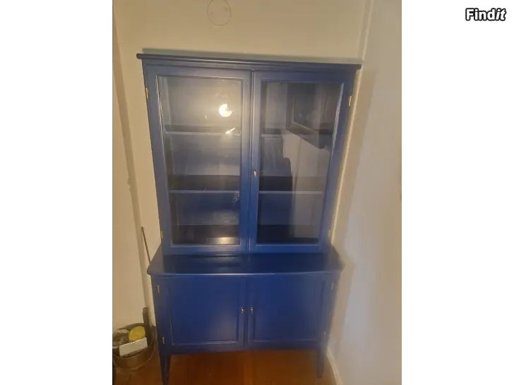 Myydään Asko Charlotte vitriinikaappi