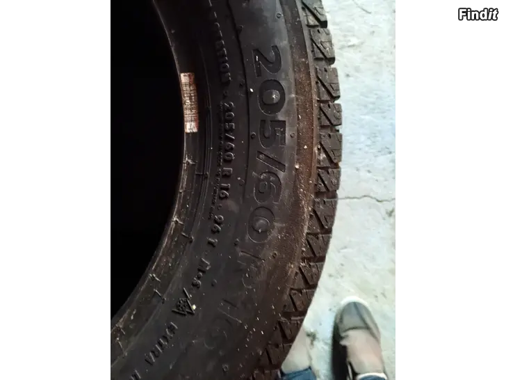 Myydään 205/60R16 däck 2st