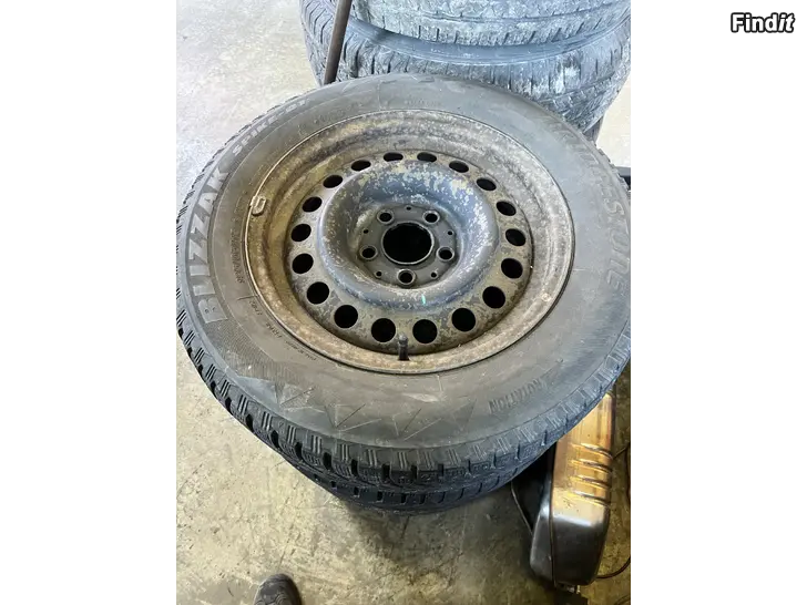 Säljes Mercedes w124 fälgar och vinterdäck