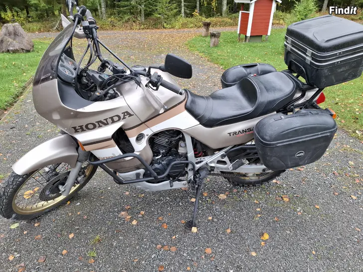 Myydään Honda XL 600V Transalp -90