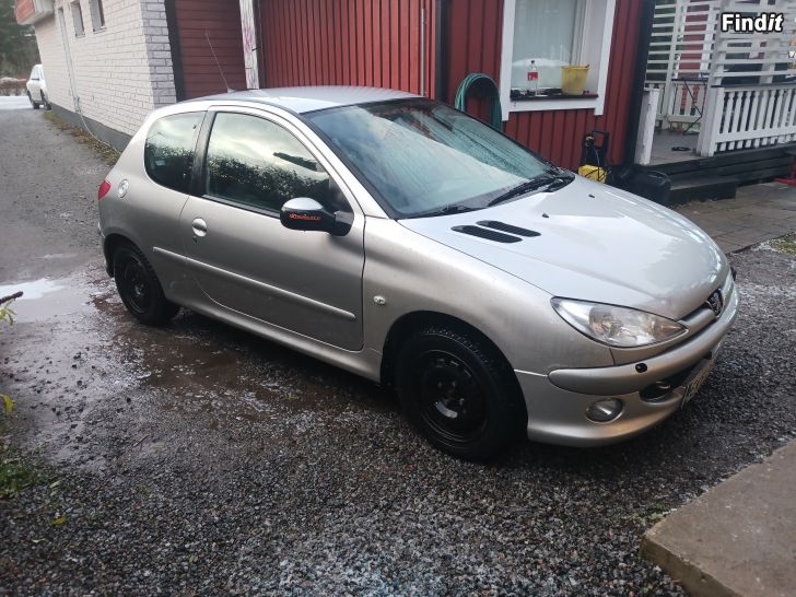 Säljes Vuoden katsastus voimassa Peugeot 206 1.4 bensa manuaali vm 2006