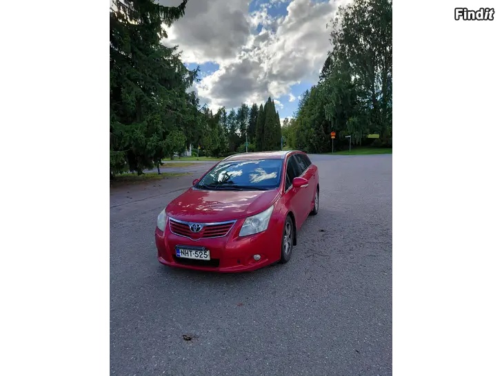 Myydään Toyota avensis