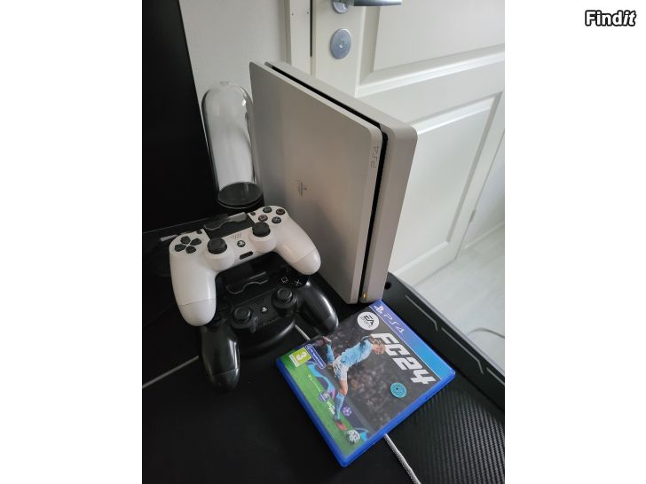 Säljes PS 4 slim 500GB + kaksi  ohjainta + Fifa 24 Peli