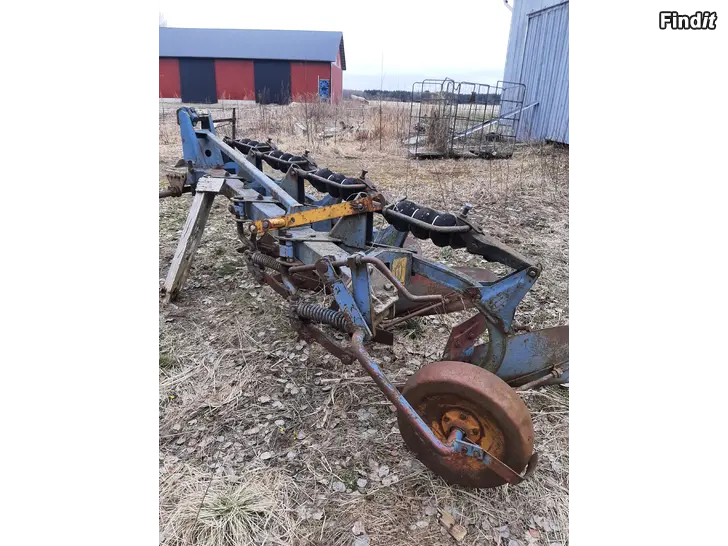 Säljes Överum 4-skärig plog, som renoveringsobjekt/reservdelar