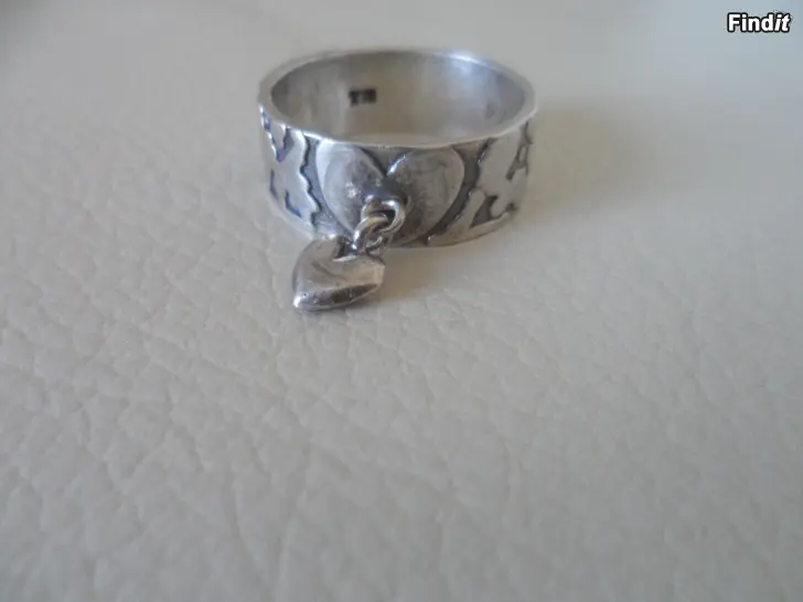 Myydään Hopeinen sydän sormus koko 20 vintage