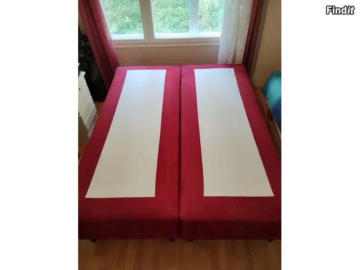 Säljes Vinröd dubbelsäng