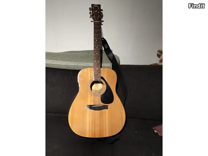 Myydään Yamaha G310P