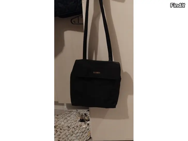 Myydään Part two olkalaukku