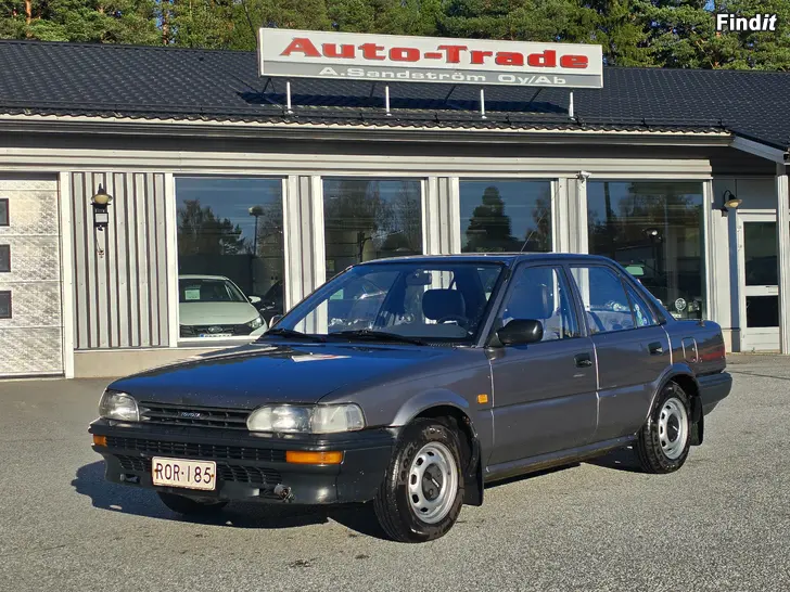 Säljes Toyota Corolla 1.3 sedan 1989 Säljes Toyota Corolla 1.3 sedan 1989