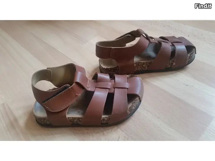 Myydään Baby Mocs sandaalit koko 26 väri ruskea -hinta 4e