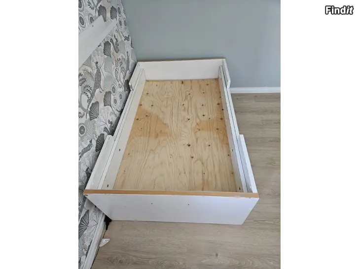 Säljes Jolla barnsäng