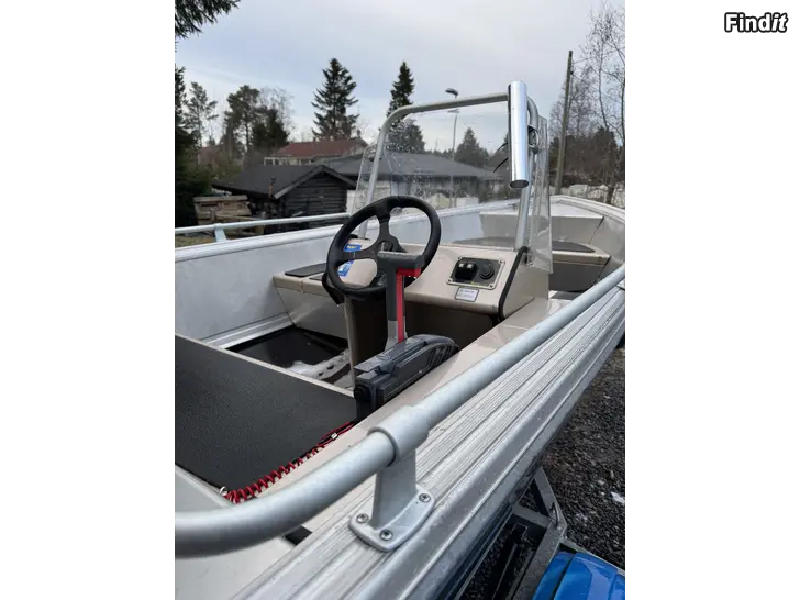 Myydään Buster S alumiinivene 458cm pitkä