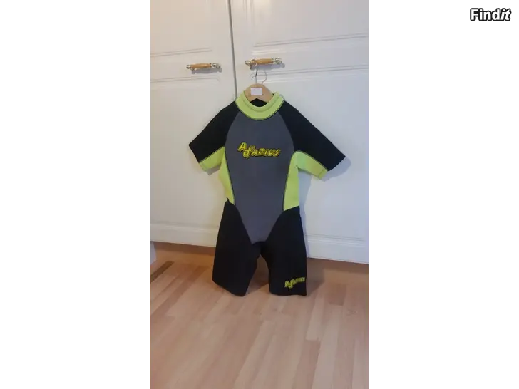 Myydään Aquarius lasten märkäpuku koko S noin koko 116 -hinta 15e