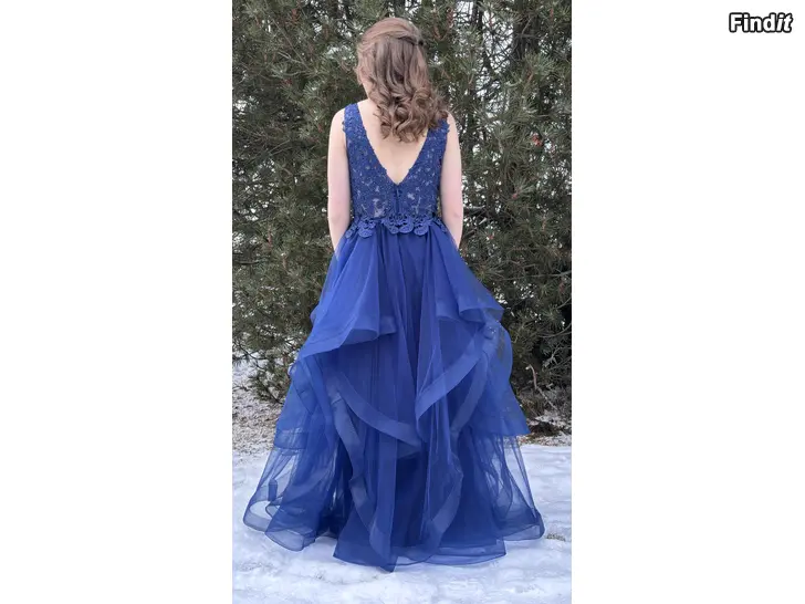 Myydään Vanhojen tanssimekko