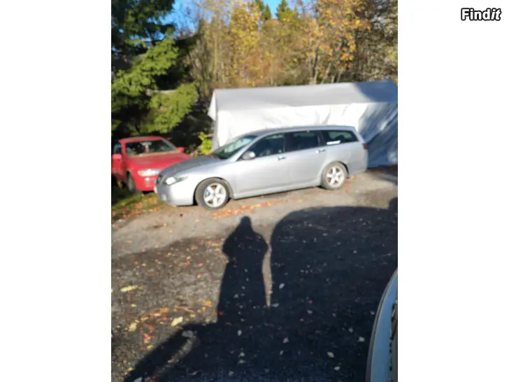 Myydään Honda Accord