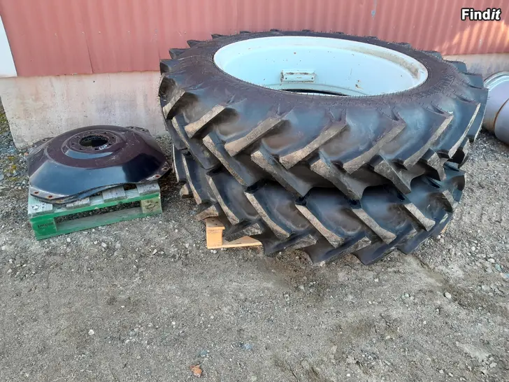 Säljes 12,4-36 pyörät