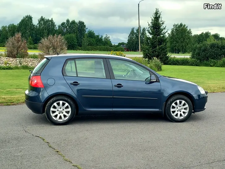 Säljes Volkswagen Golf Comfortline 1.6 Bensa 102hv AC 5-ov