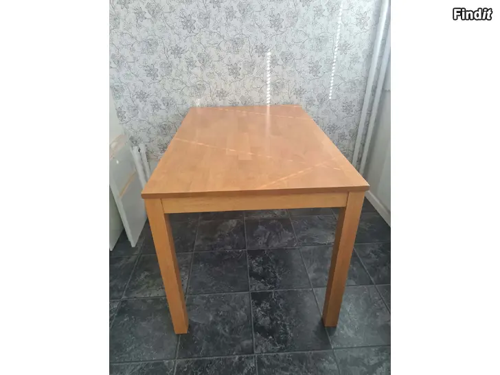 Säljes Bord i massivt trä
