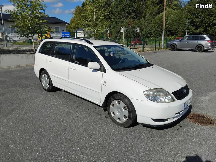 Myydään Toyota Corolla 1.6 bensa manuaali vm 2002