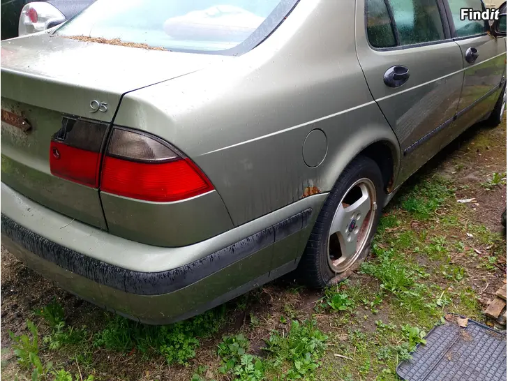 Myydään Saab 95 . Säljes i delar