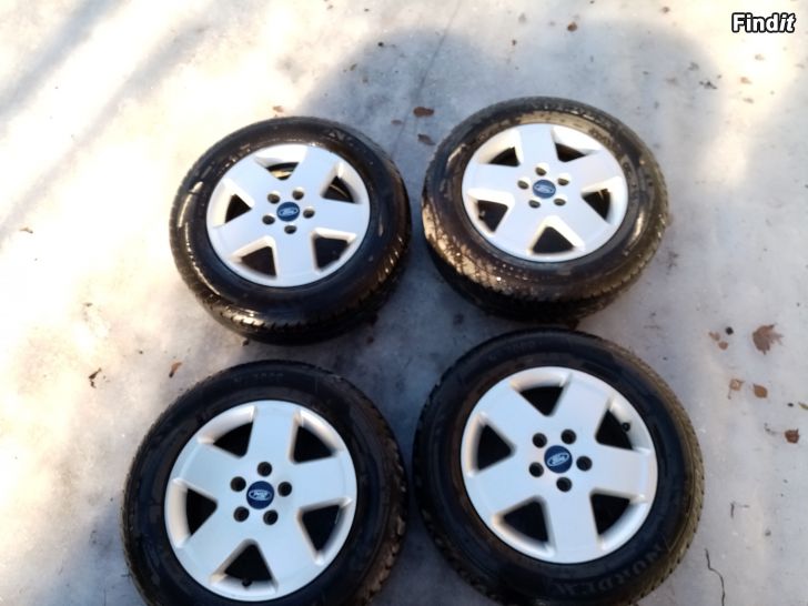 Myydään Ford Focus Kesärenkaat