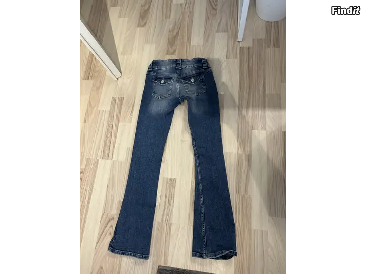 Säljes low waisted jeans