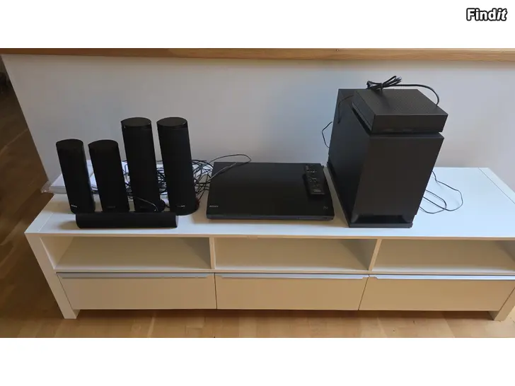 Säljes Sony hemmabioanläggning med blu-ray och DVD spelare